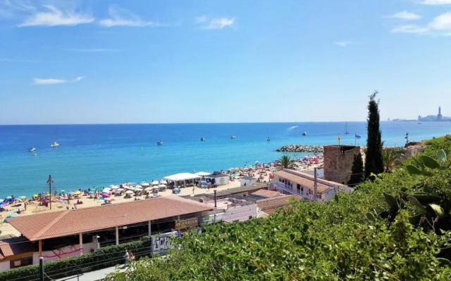 Bianca Seaview & Beach Apartment