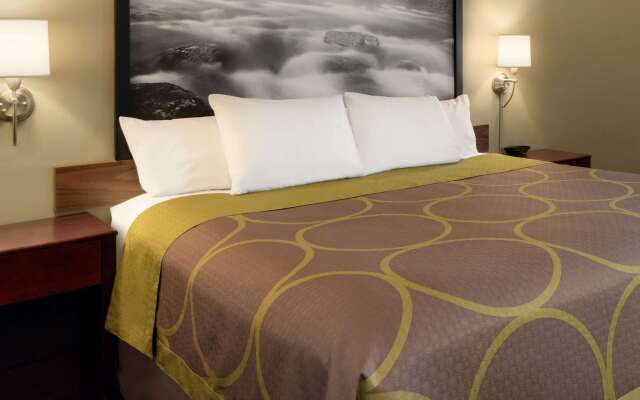 Super 8 by Wyndham Liverpool/Syracuse North Airport