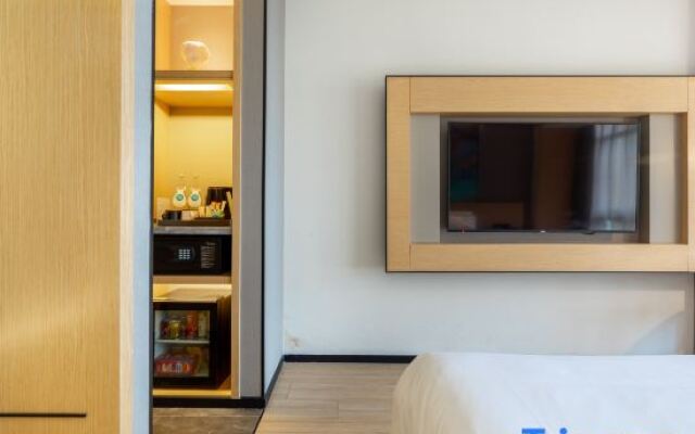 Tuke Hotel (Shanghai Hongqiao Hub Yan'an West Road)