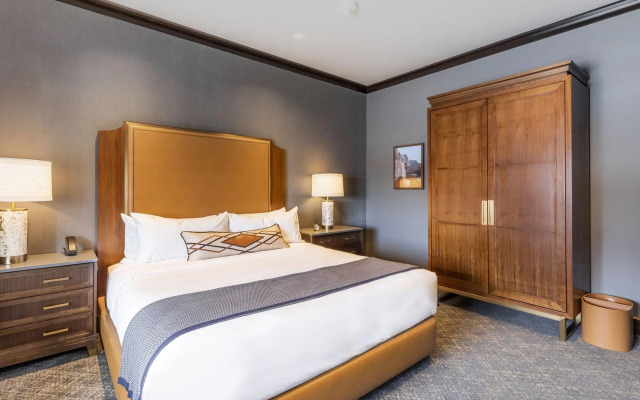 The Barfield, Autograph Collection