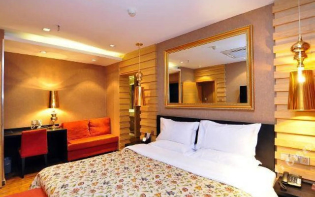 Mandan Hotel (Kunming Dongfeng Square Subway Station)