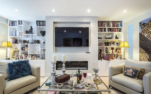 Contemporary Burntwood Grange Demeure - TFR