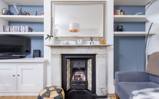 Stunning 2BR Victorian Flat In Vauxhall