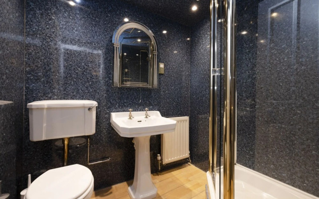 JOIVY Castle Hideaway