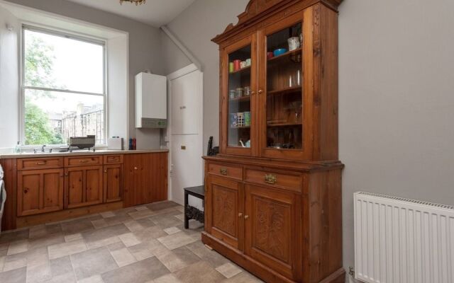 Edinburgh Hillside Apartment