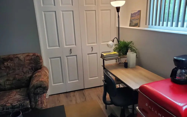 Colline-Single Room- Self Check-In