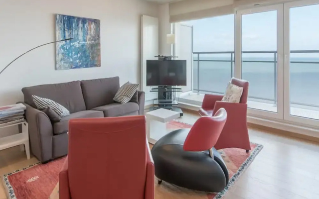 Tasteful Apartment Near the Beach