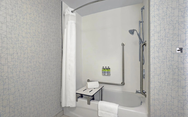 Holiday Inn Express Kingston West by IHG