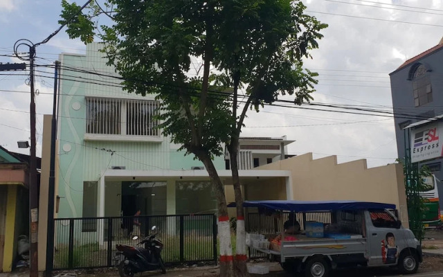 OYO 2753 Irma's Residence