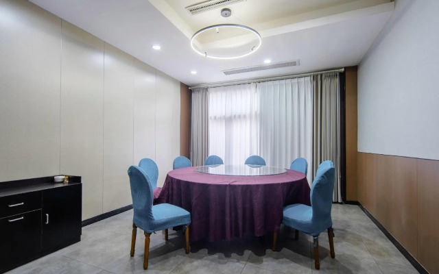 Neijiang Riverside Garden Hotel