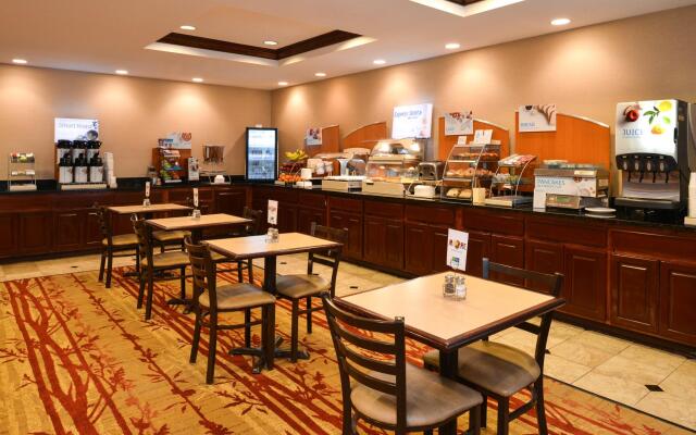 Holiday Inn Express & Suites Cherry by IHG