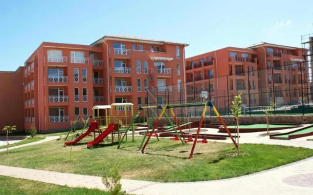 Studio in Sunny Day 6