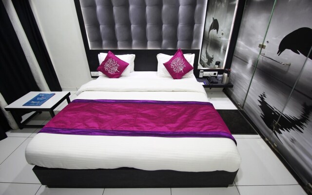 OYO 1319 Hotel Paramount Inn