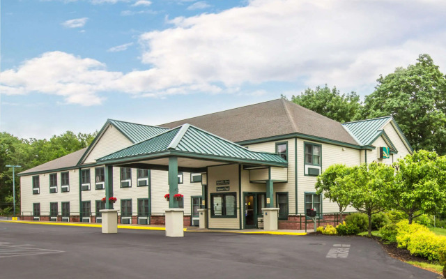 Econo Lodge Glens Falls / Lake George