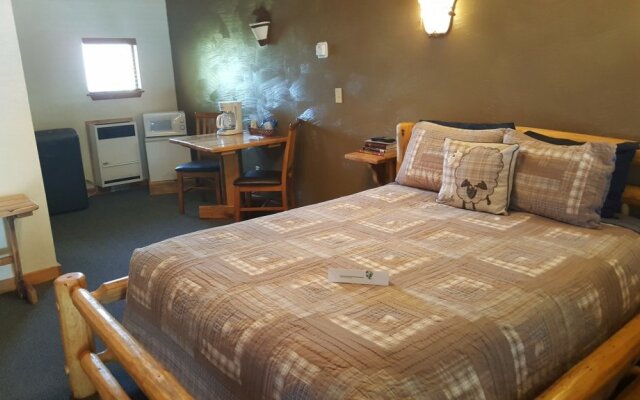 Nine Pines Motel