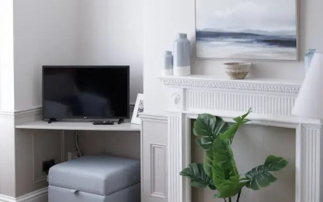 The Grove Apartment With Free on Street Parking