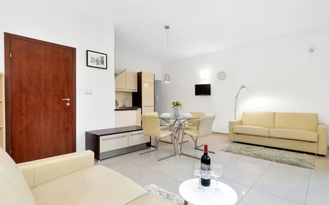 Apartments Lesna 17 by Renters