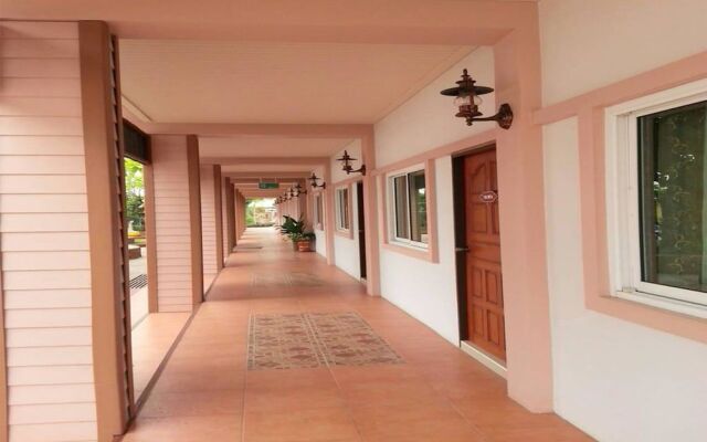 Montharntham Resort Ruknailuang