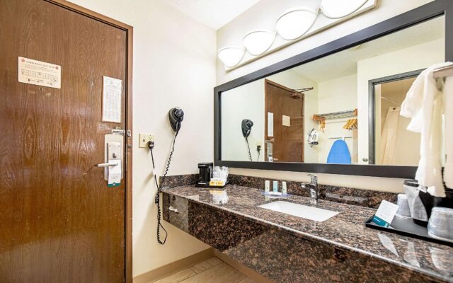 La Quinta Inn Milwaukee Northwest