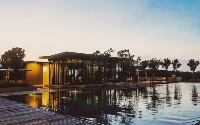 Luxury Pool View Suite @ JB