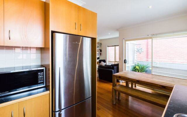 KIM, 2BDR West Melbourne Apartment