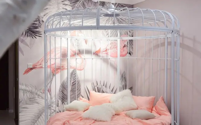 Qing Apartment Spring Heartbeat