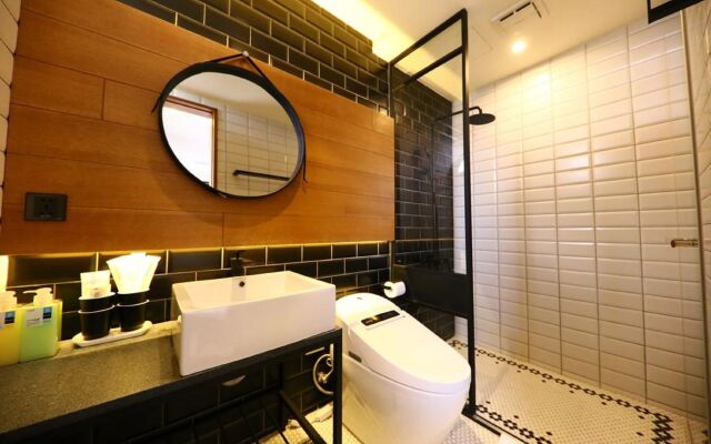 Central Land Hotel