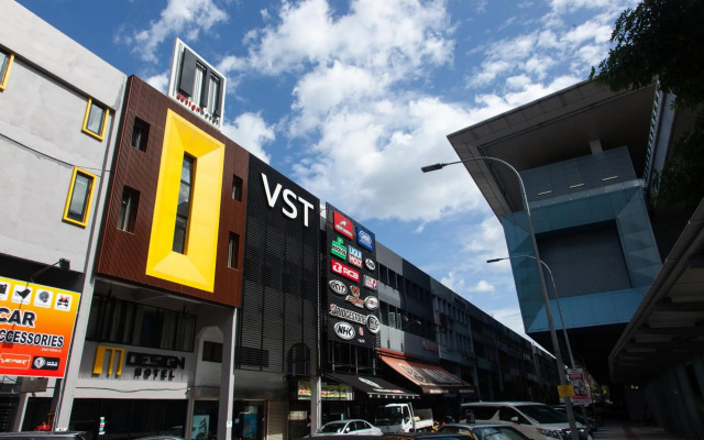 OYO M Design Hotel Taman Pertama