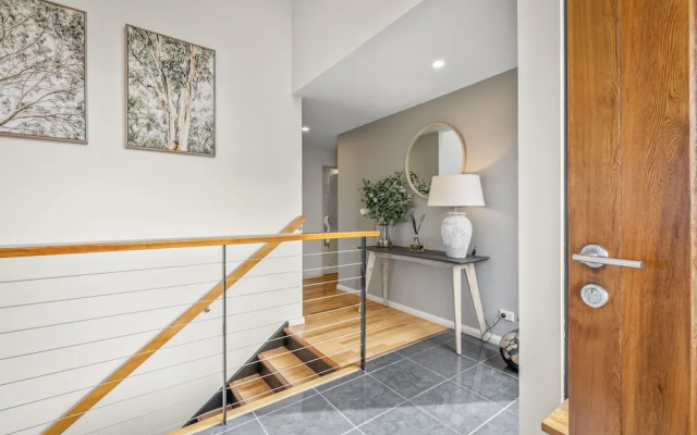 Tree Top Views - 4 Bedroom House