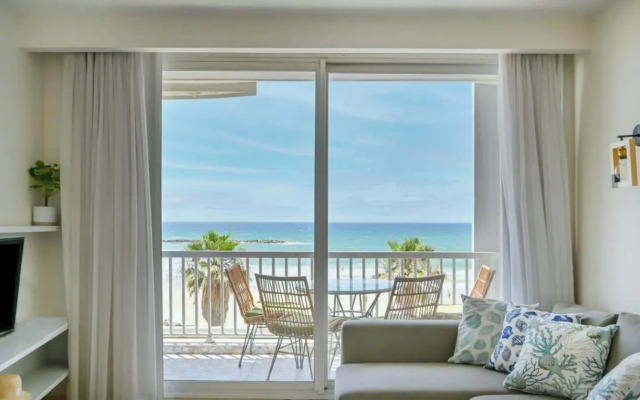 Beach Front 2BR in Sea Hotel by HolyGuest