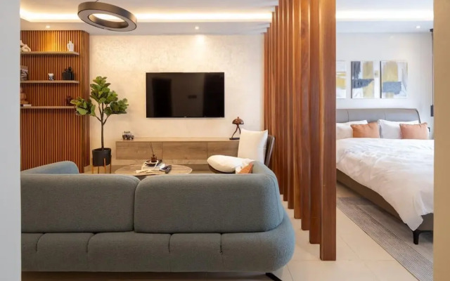 Belfast studio-Blue Waters Property.