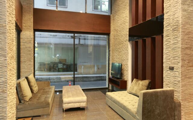 Collection O The Bangkok Airport Link Suite