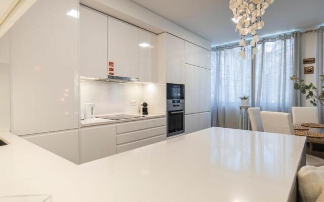 Touch of Class 2BDR Apartment by LovelyStay