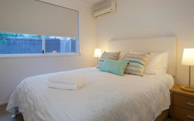 Belmore Terrace Perfect Pad Just 100 metres to the beach – Guest Rooms – Sunshine Beach