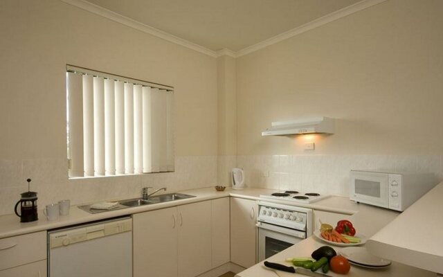 Tropic Towers Apartments