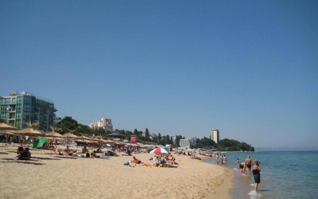 ON THE BEACH APARTMENTS Kabakum