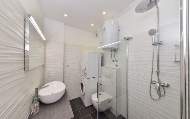 Apartment Purple Summer City