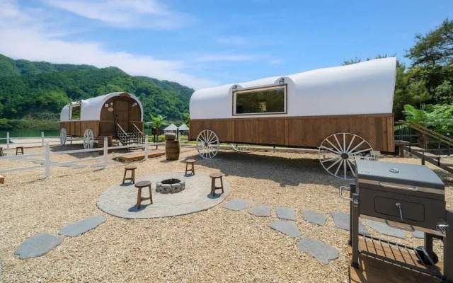 Gapyeong JH Poolvilla & Glamping