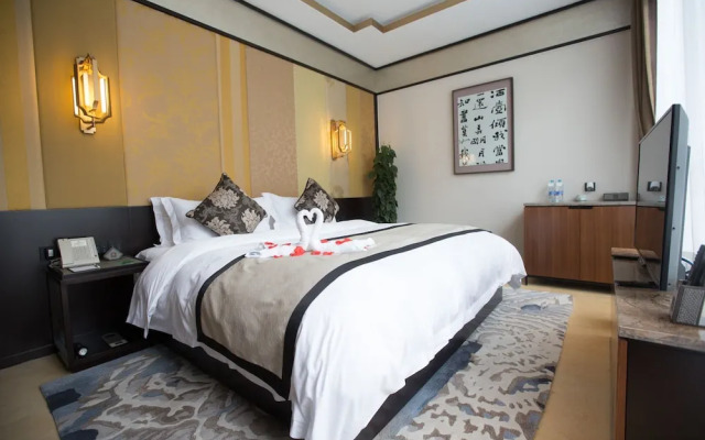 Slender West Lake Hot Spring Resort