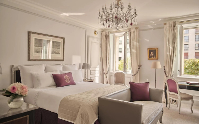 Hotel Plaza Athenee