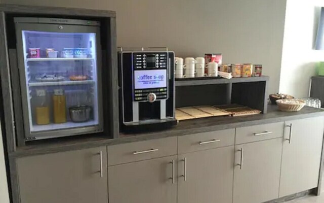 Airport Hotel