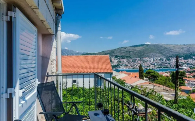 Spacious 80m2 place, great views:-) 2 bedrooms !