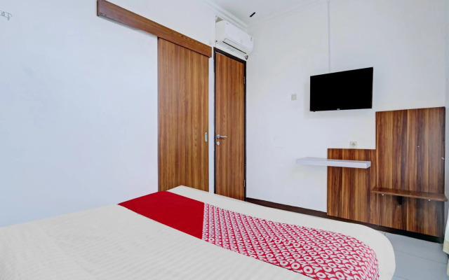OYO 90426 Near Mall Ciputra 2