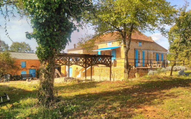 Authentic Holiday Home in Puy-l'evêque With Swimming Pool