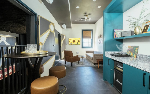 Dew Drop Inn