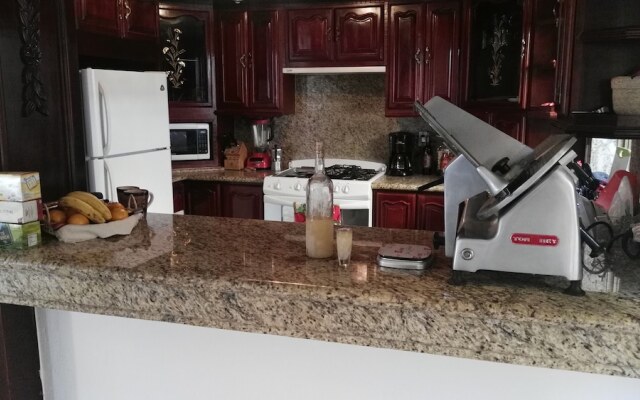 Lia Ajijic - Lakeside B&B