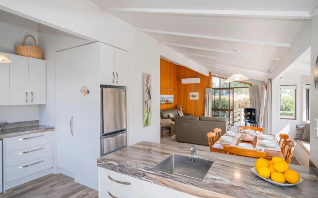 Relax On Courtney - Pauanui Holiday Home