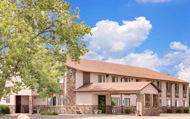 Super 8 by Wyndham Chariton