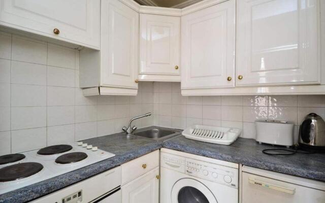 Kensington Court ApartHotel
