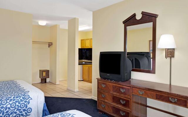 Days Inn by Wyndham Newport News